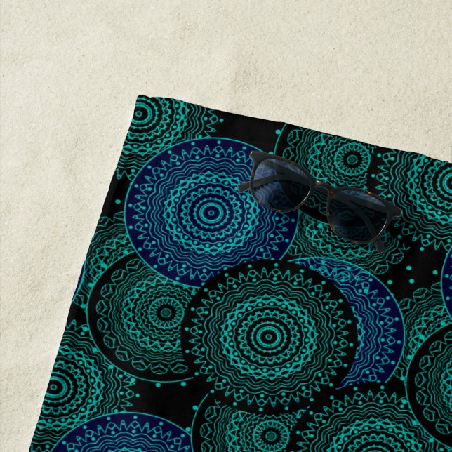 Serviette De Plage Mandala bleu turquoise ronde sur arrière - plan no (En situation)