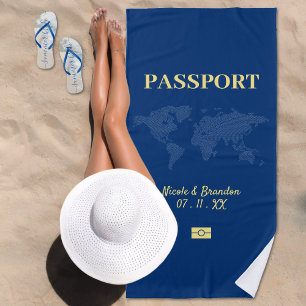 Serviette De Plage Mariage de destination avec passeport bleu et jaun