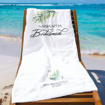 Serviette De Plage Mariage de la femme de ménage Tropical Palm Leaf d<br><div class="desc">Un cadeau de fête de mariée à personnaliser pour votre femme de chambre - ou n'importe qui dans votre fête de mariage. Bridesmaid est écrit en calligraphie manuscrite tourbillonnant et, vous pouvez facilement passer à un rôle différent, en entrant l'outil de conception. Le design comporte une feuille de palmier tropicale...</div>