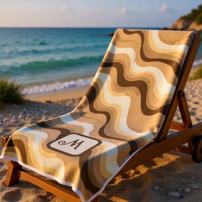Serviette De Plage Marron beige neutre Monogramme vague rétro Moderne (Neutral Beige Brown Retro Wave Monogram Modern Beach Towel)