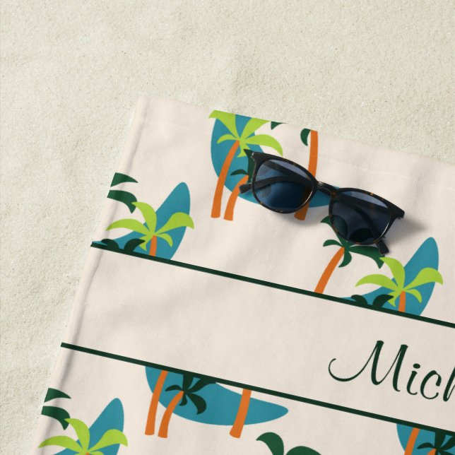 Serviette De Plage Mid Century Moderne Palm Oasis Nom personnalisé (En situation)