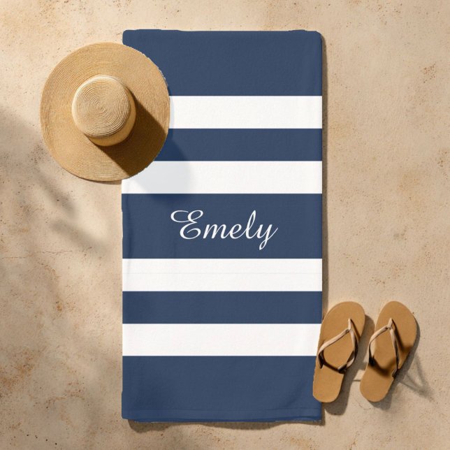 Serviette De Plage Moderne élégante motif rayures bleues et blanches  (Modern Elegant Blue And White Stripes Pattern Name Beach Towel)