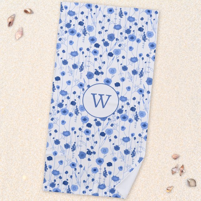 Serviette De Plage Monogramme botanique de prairie de fleurs sauvages (Blue and white coastal wildflower meadow art personalized monogram initial beach towel)