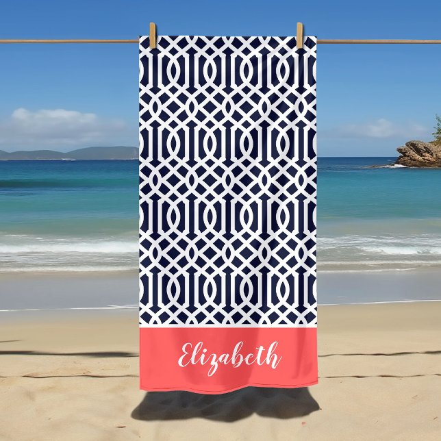 Serviette De Plage Monogramme de treillis de corail et de marine (Créateur téléchargé)