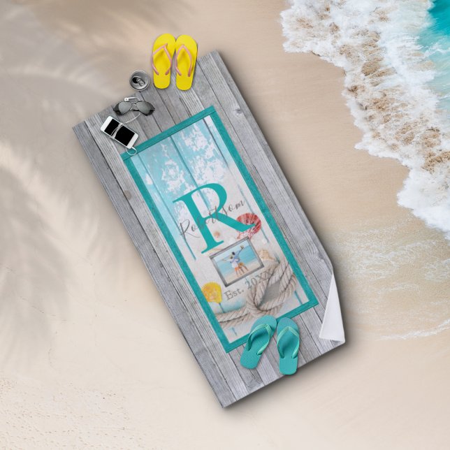 Serviette De Plage Monogramme en bois de plage patiné et photo (Créateur téléchargé)
