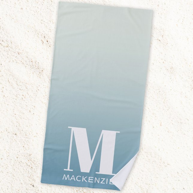 Serviette De Plage Monogramme moderne Nom initial Turquoise Aqua Grad (Modern monogram initial name personalized aqua teal blue green gradient beach towel)