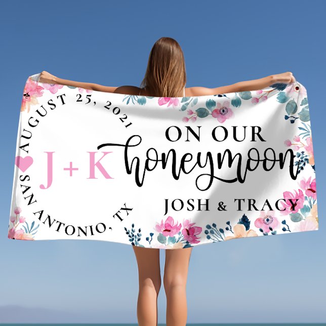 Serviette De Plage Monsieur et Madame Nouveaux Mariés, Lune de Miel,  (Mr and Mrs Newlywed, Honeymoon, Newlywed Gift Beach Towel)