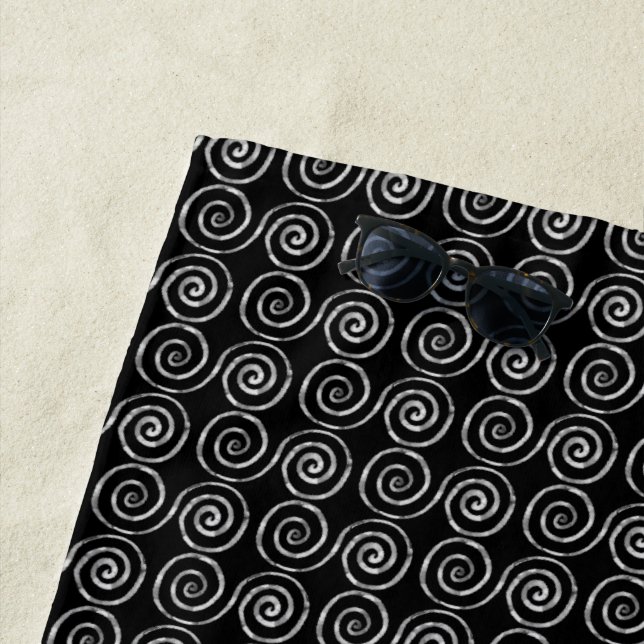 Serviette De Plage Motif celtique à double spirale (En situation)