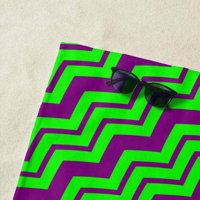 Serviette De Plage Motif chevron zigzag vert violet  (En situation)