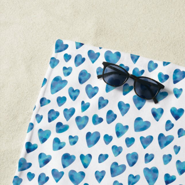 Serviette De Plage Motif Coeur Bleu (En situation)