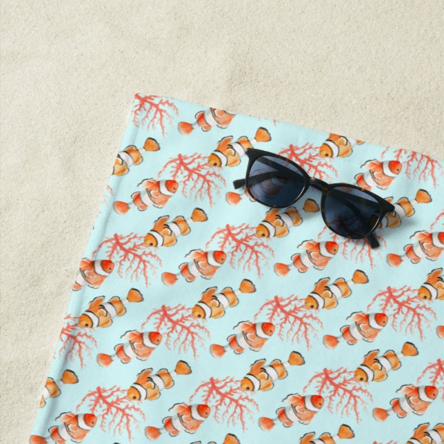 Serviette De Plage motif d'aquarelle de corail de poisson clown (En situation)