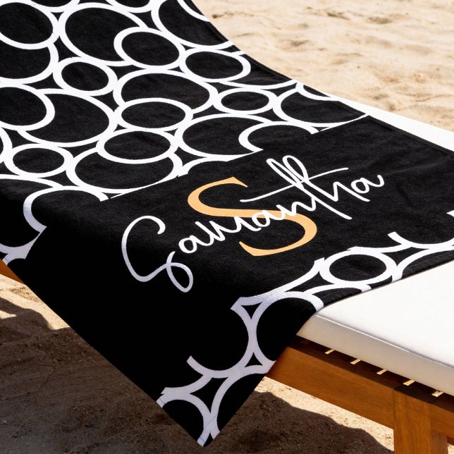 Serviette De Plage Motif de cercle noir et blanc avec monogramme (black and white personalized beach towel)