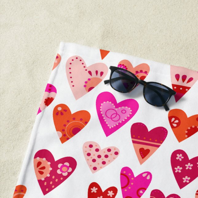 Serviette De Plage Motif de coeur Rouge rose moderne (En situation)