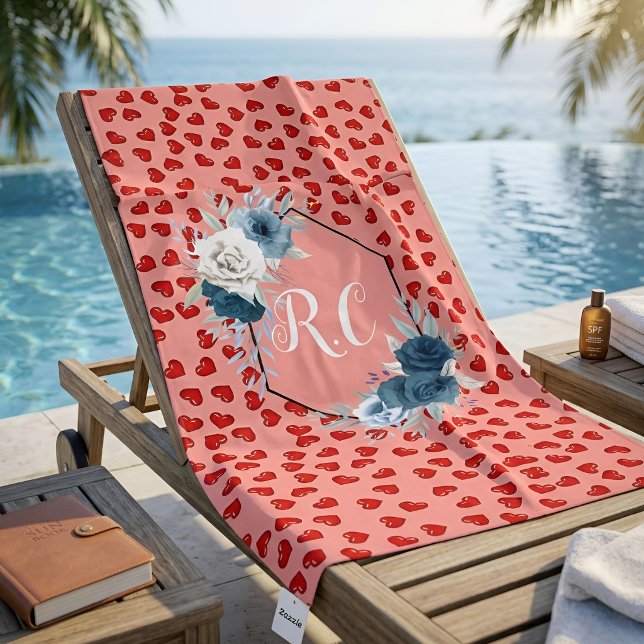 Serviette De Plage Motif de cœurs rouges sur fleur bleue monogrammée  (Créateur téléchargé)
