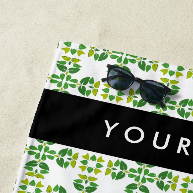 Serviette De Plage Motif de feuille, feuilles vertes, votre nom (En situation)