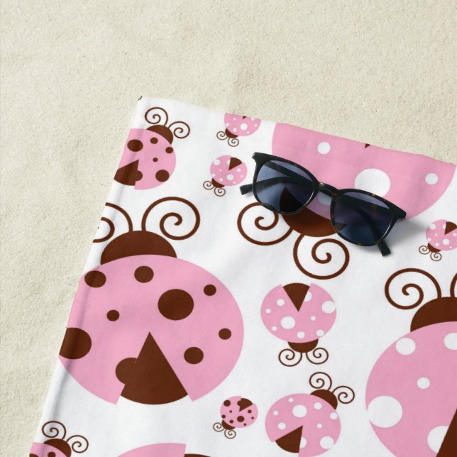Serviette De Plage Motif De Ladybugs, Mignons Ladybugs, Pink Ladybugs (En situation)