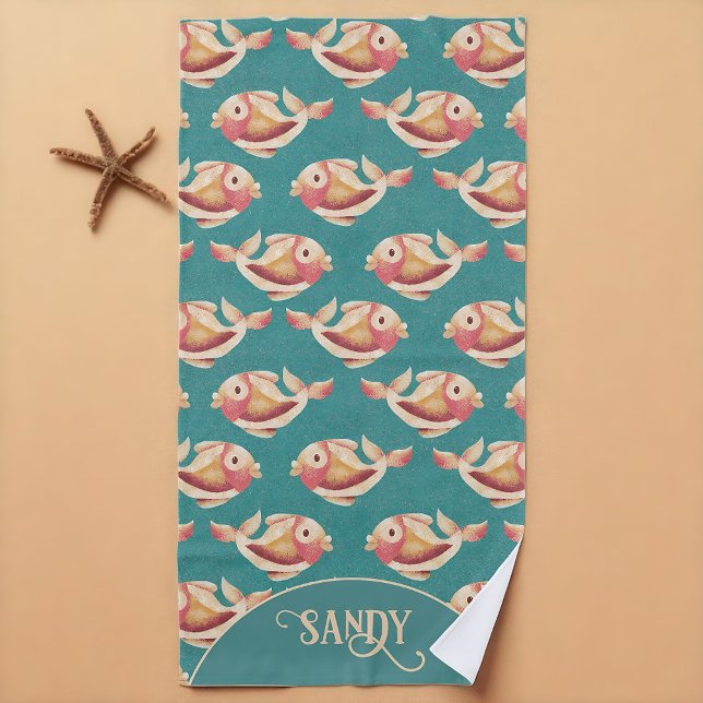 Serviette De Plage Motif de poisson d'or côtier rétro (Retro goldfish beach towel with teal background and your name.)