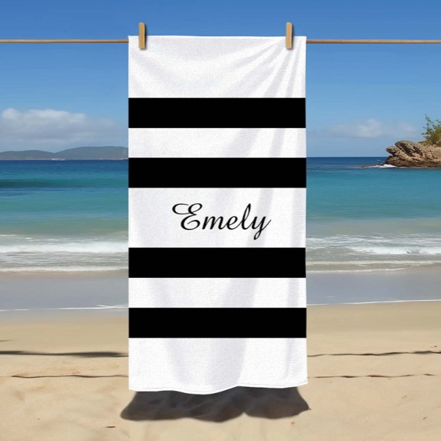 Serviette De Plage Motif de rayures noir et blanc moderne nom (Modern Black And White Stripes Pattern Beach Towel)