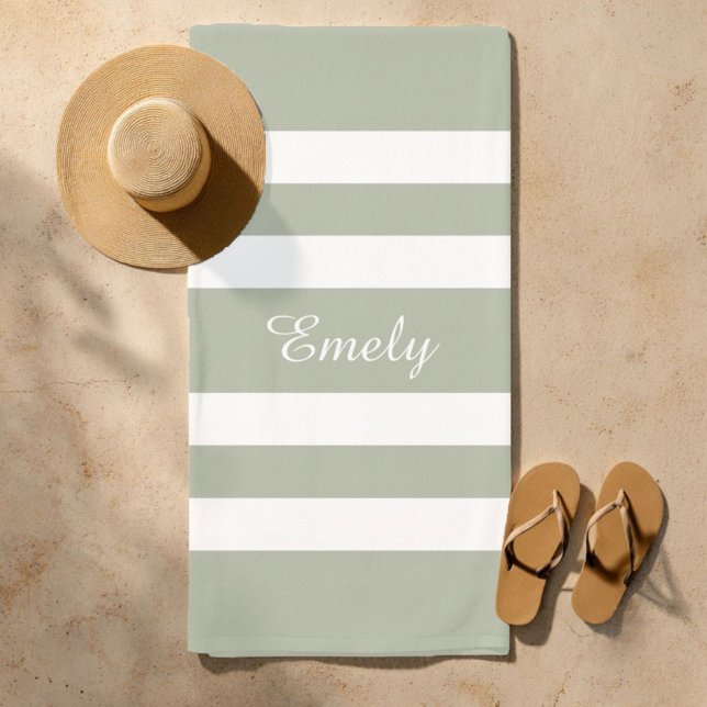 Serviette De Plage Motif rayé vert sauge moderne Nom (Modern Sage Green Striped Pattern Name Beach Towel)