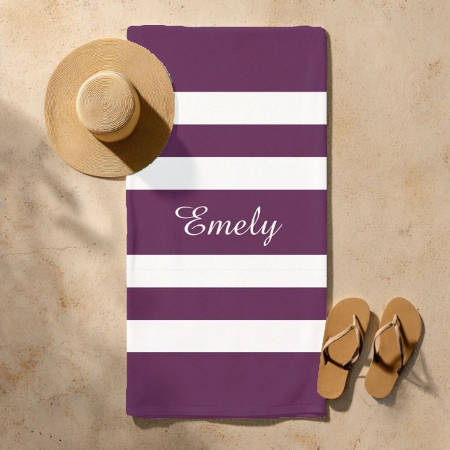 Serviette De Plage Motif rayures violettes élégant moderne Nom (Modern Elegant Purple Stripes Pattern Name Beach Towel)