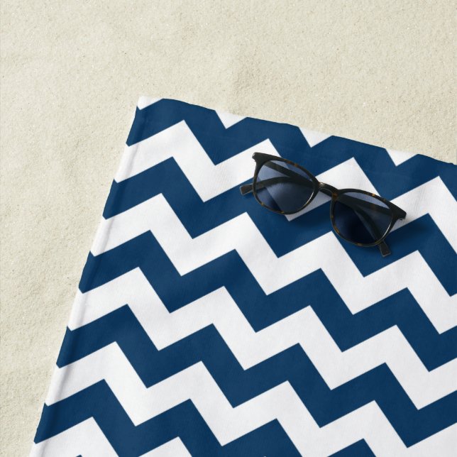 Serviette De Plage Navy Zigzag, Navy Chevron, Motif géométrique (En situation)