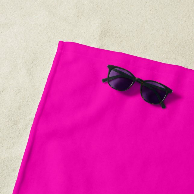 Serviette De Plage Neon rose Personnaliser couleur solide (En situation)
