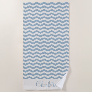 Serviette De Plage Nom bleu pastel en rayure zig zag géométrique