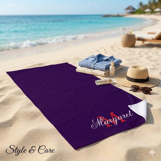 Serviette De Plage Nom et initiale personnalisés violet foncé (Personalized Dark Purple Name and Initial Beach Towel)