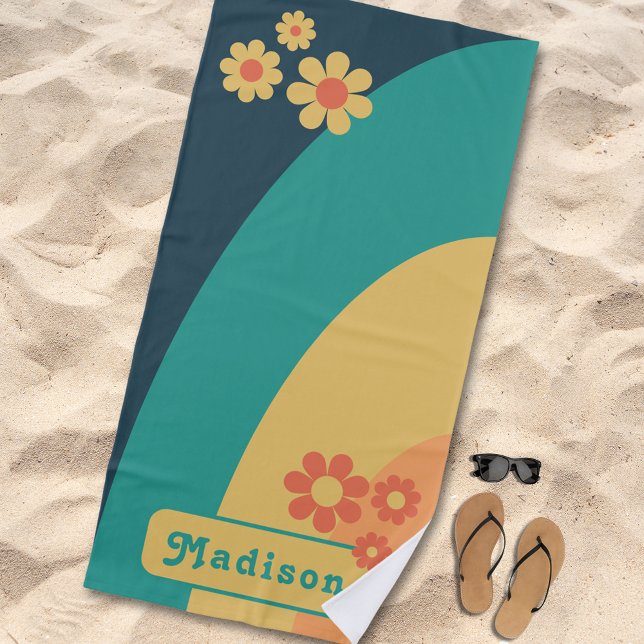 Serviette De Plage Nom floral rétro arc (Retro groovy floral personalized name beach towel with simple daisy curve blue yellow orange teal)