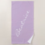 Serviette De Plage Nom minimaliste de script personnalisé Pastel Purp<br><div class="desc">Faites une déclaration à la piscine ou à la plage avec cette serviette de plage violet pastel personnalisée avec un design élégant de nom de script. L'esthétique moderne et minimaliste est parfaite pour des vacances d'été, des balades en bachelorette ou des moments de détente quotidiens. Un cadeau élégant et unique...</div>