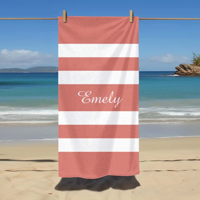 Serviette De Plage Nom Moderne Piscine Rayé Rose Corail  (Custom Name Modern Name Coral Pink Striped Pool Beach Towel)