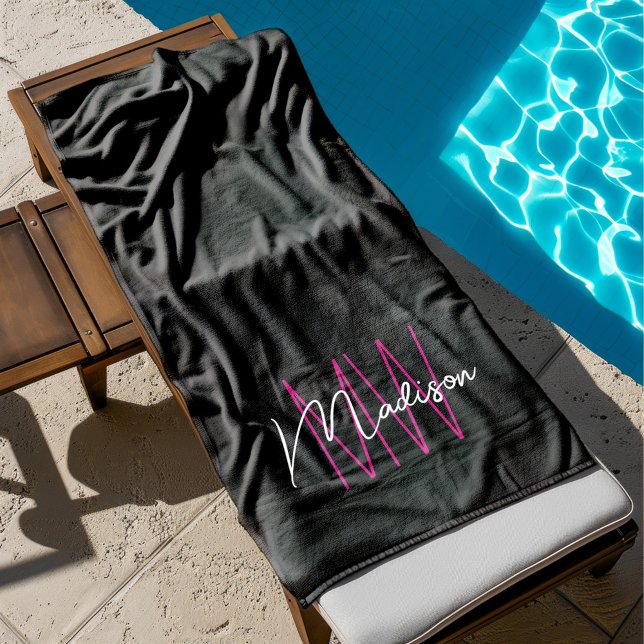 Serviette De Plage Nom Monogramme moderne Script Rose noir (Modern Monogram Name Script Black Pink Beach Towel)