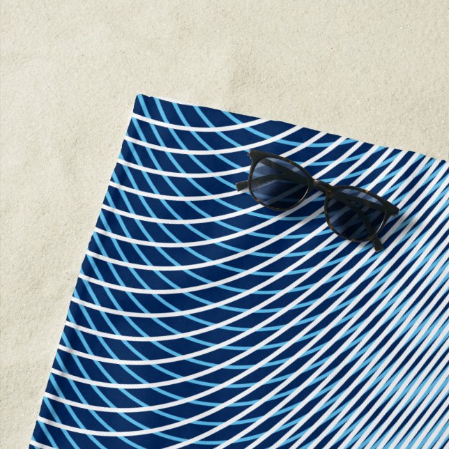 Serviette De Plage Nom personnalisable Navy Blue Moiré Effect Trippy (En situation)