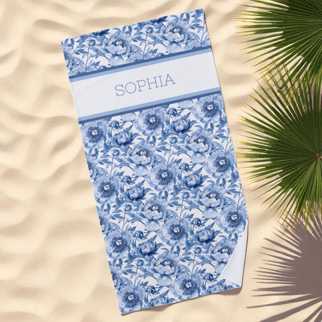 Serviette De Plage Nom personnalisé Fleur délicate florale Bleu botan (Custom Name Botanical Blue Floral Delicate Flower Beach Towel)