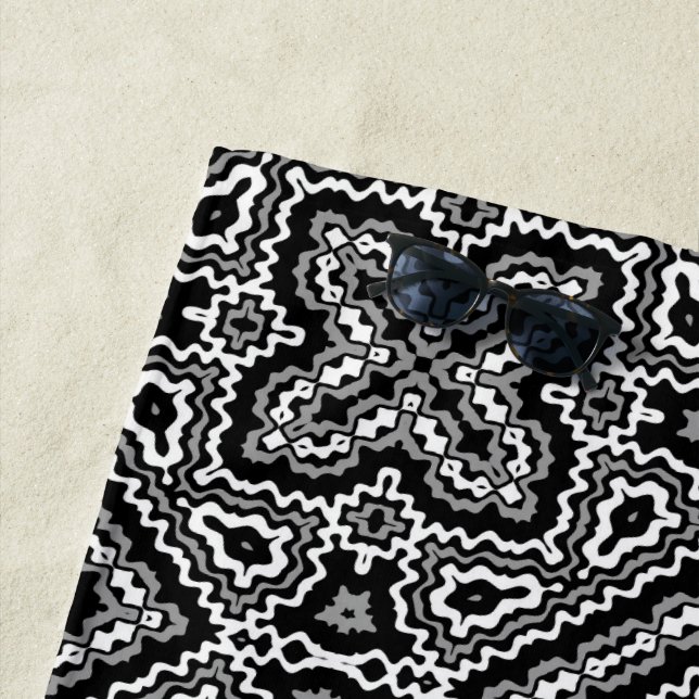 Serviette De Plage ornement ethnique motif géométrique noir et blanc (En situation)