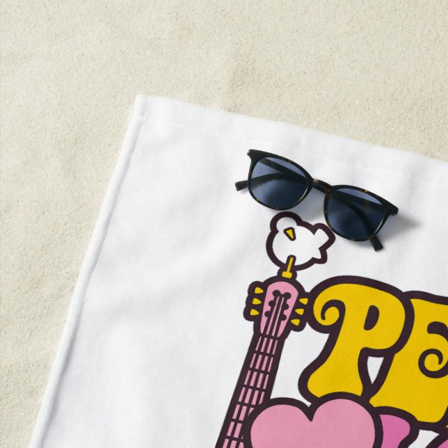Serviette de plage Paix, Amour et Musique (En situation)