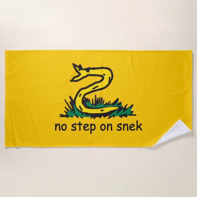 Serviette De Plage Pas de pas sur les mèmes de serpent Gadsden parodi (Devant)