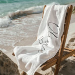 Serviette de plage personnalisée Girly avec nom et<br><div class="desc">Faites un plongeon avec cette serviette de plage chic personnalisée et personnalisée avec votre nom et un design de coeur charmant. Parfait pour se détendre à la plage, au bord de la piscine ou ajouter une touche élégante à vos aventures d'été, cette serviette allie fonctionnalité et personnalité. Fabriqué à partir...</div>