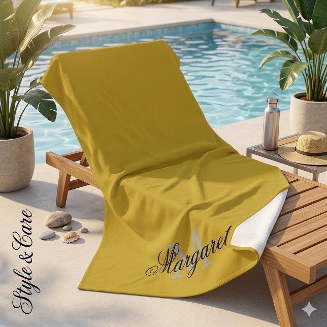 Serviette de plage personnalisée M Or avec nom et  (Custom M Gold Beach Towel with Name and Initial)