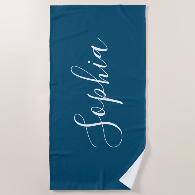 Serviette De Plage Personnaliser le nom blanc Script vertical, bleu o (Devant)