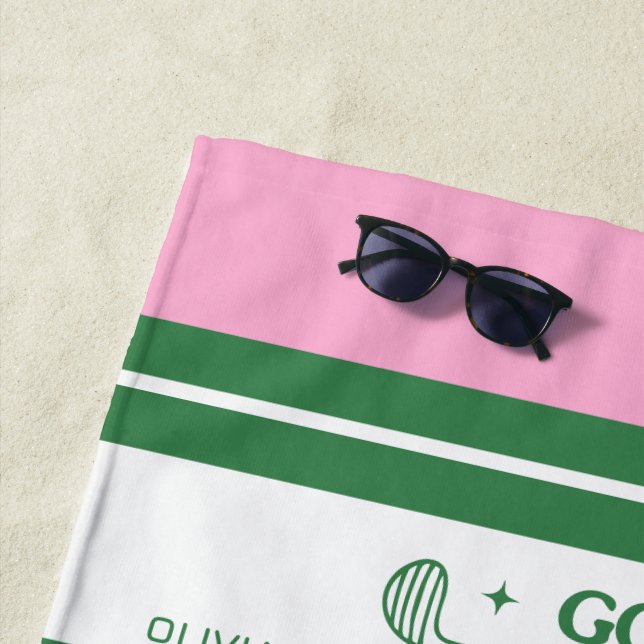 Serviette De Plage Pink & Green Striped cadeau rétro personnalisé (En situation)
