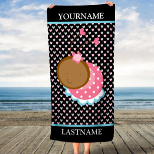 Serviette De Plage Pink Ladybug Hearts Nom et nom personnalisés