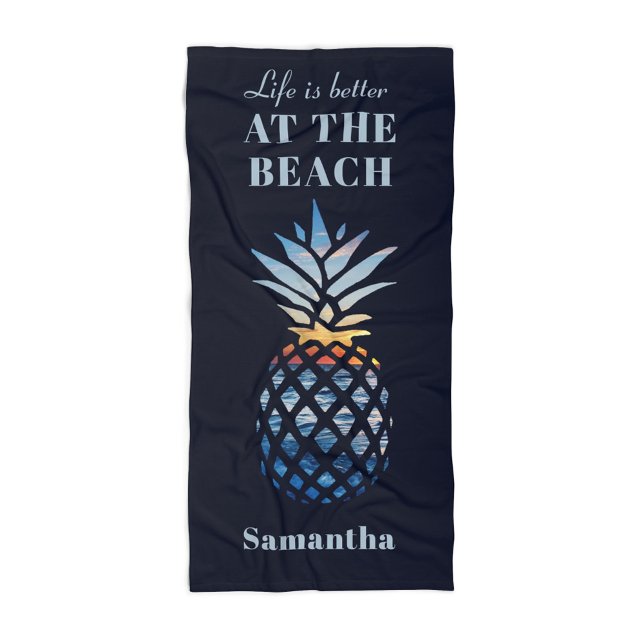 Serviette De Plage Plage tropicale Vacances Correspondance famille pe (Life is Better At the Beach Pineapple Seaside Vacation Coastal Towel)
