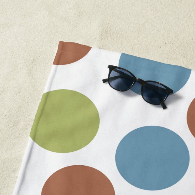 Serviette De Plage Points bleus, verts et Brown (En situation)