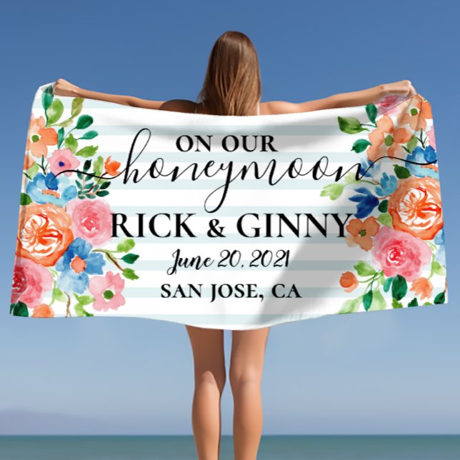 Serviette De Plage Pour notre lune de miel - Fleurs personnalisées po (On Our Honeymoon - Personalized Floral Honeymoon Beach Towel)