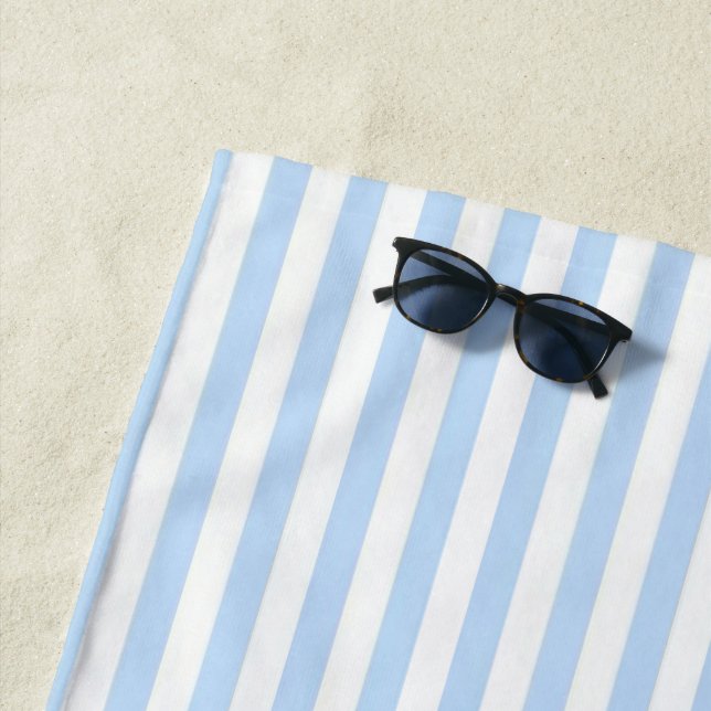 Serviette de plage printemps pastel bleu et blanc  (En situation)