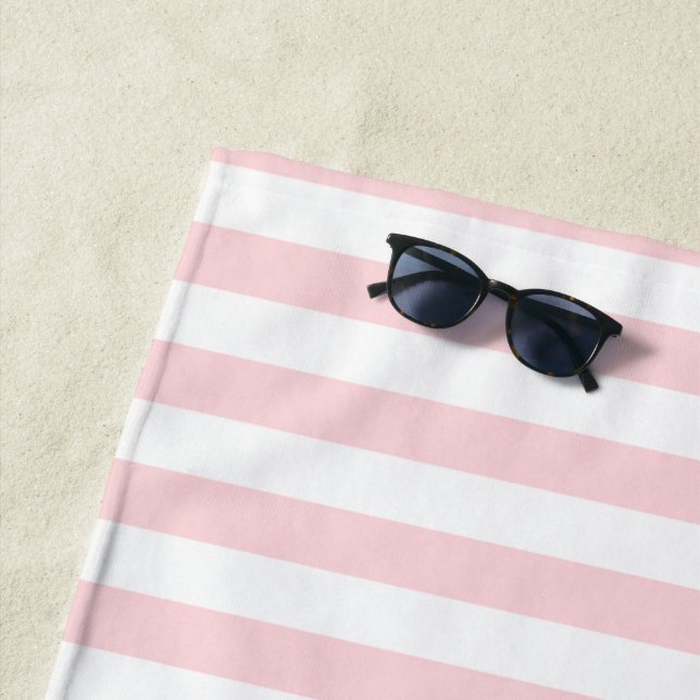 Serviette de plage printemps pastel rose et blanc  (En situation)