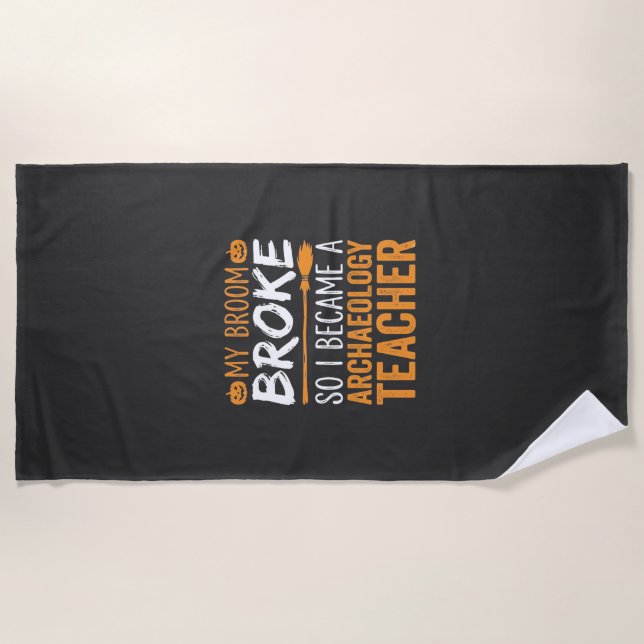 Serviette De Plage Professeur d'archéologie Balai d'Halloween cassé (Devant)