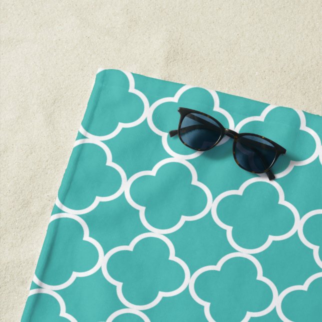 Serviette De Plage Quatrefoil Bleu, Trellis Marocain (En situation)