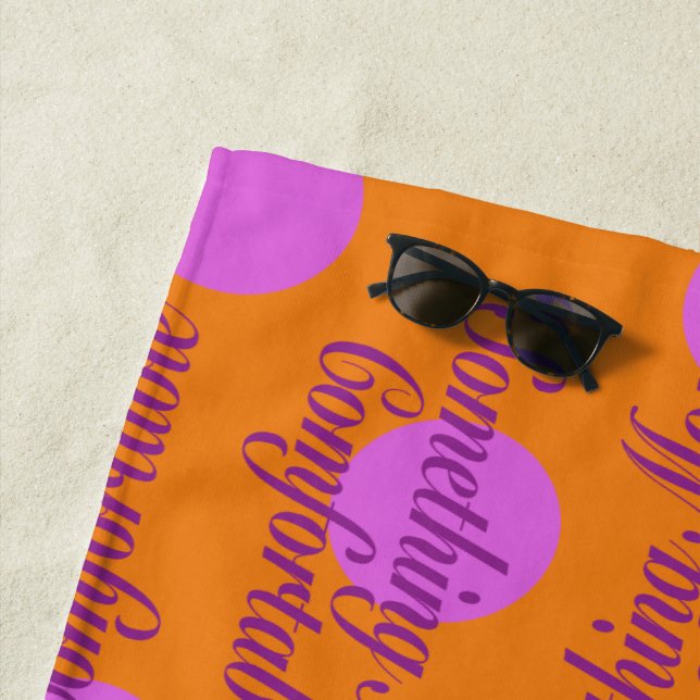 Serviette De Plage Quelque chose de plus confortable Orange BG Spots (En situation)